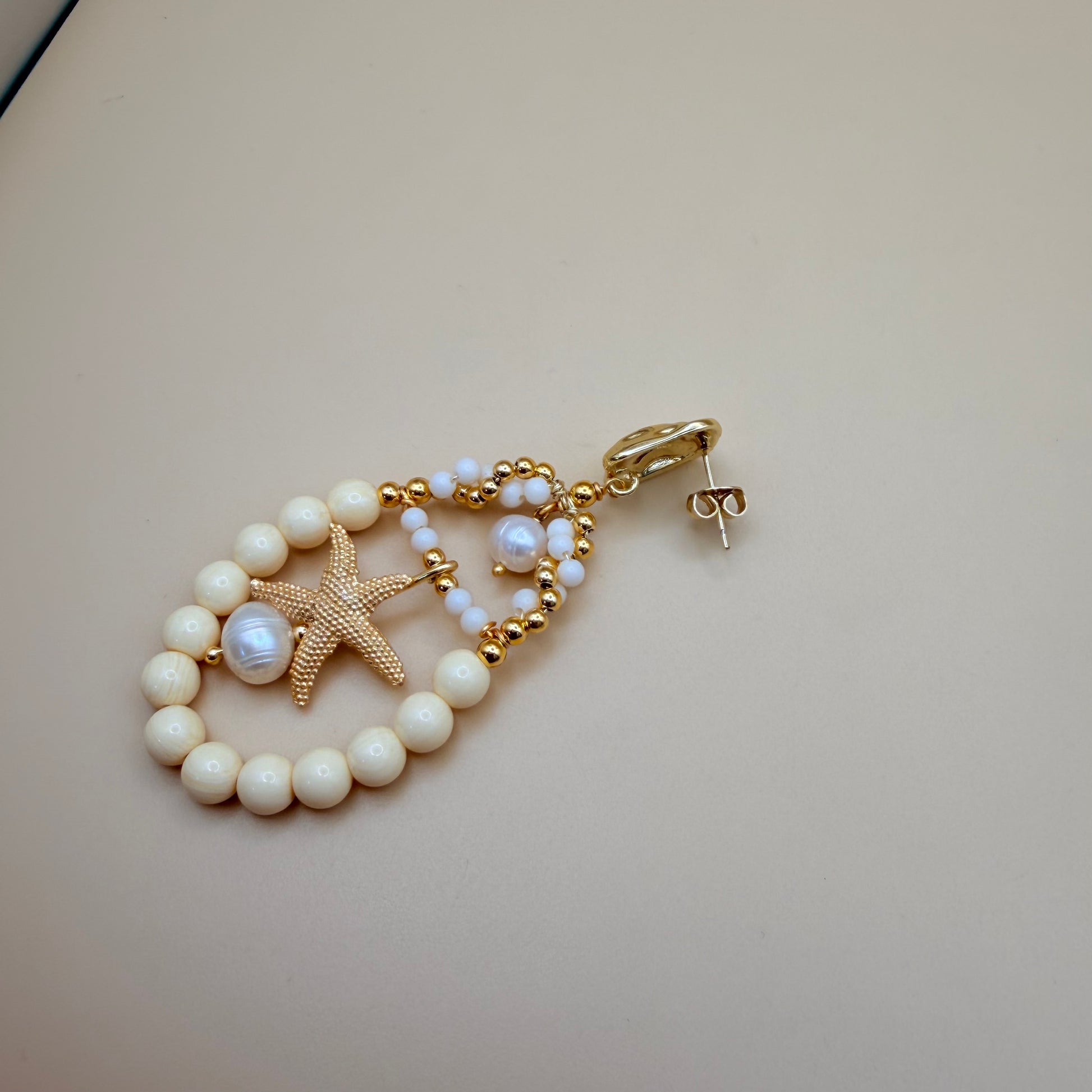 Starfish Elegance – Gold-Plated Earrings with Pearls & Ivory Beads
