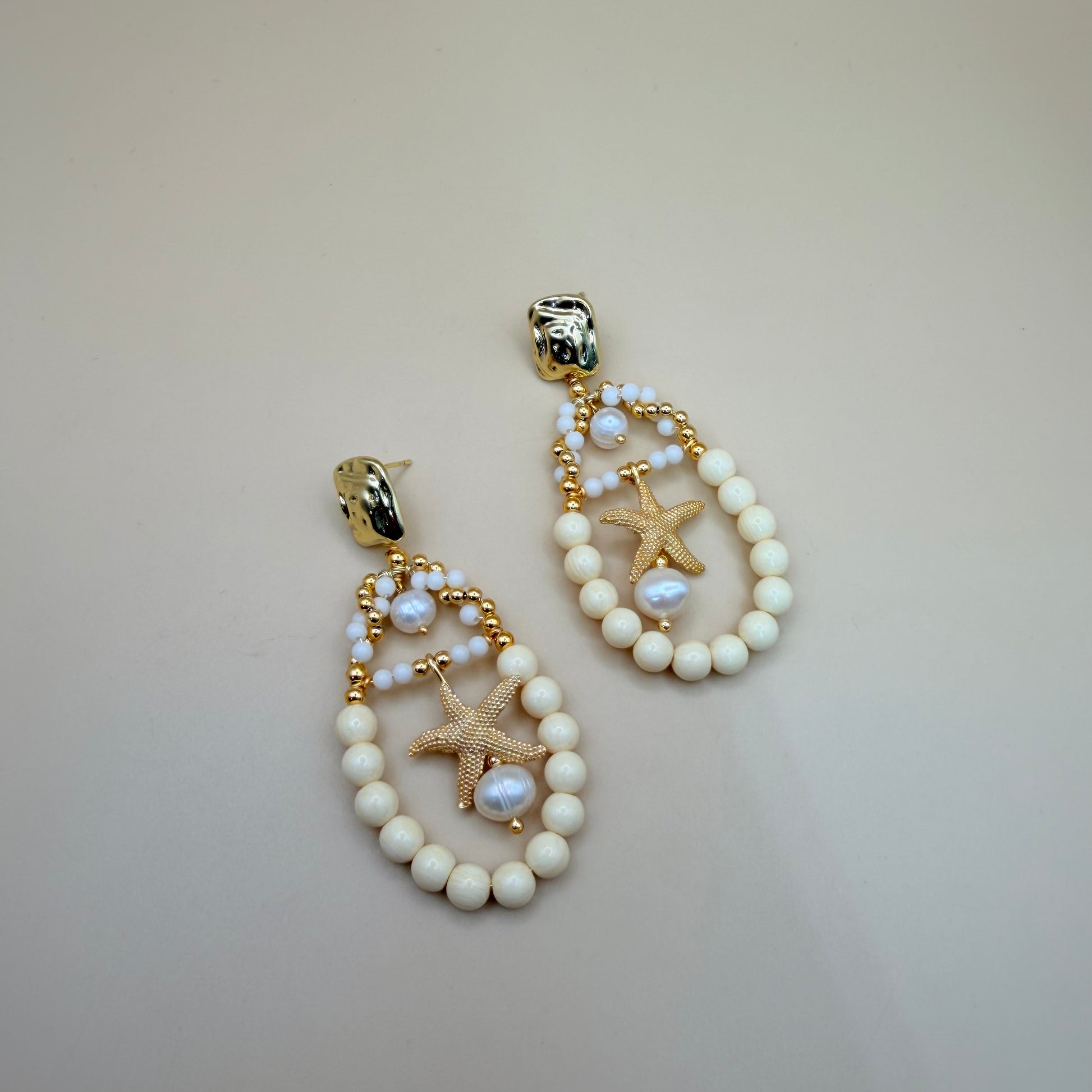 Starfish Elegance – Gold-Plated Earrings with Pearls & Ivory Beads