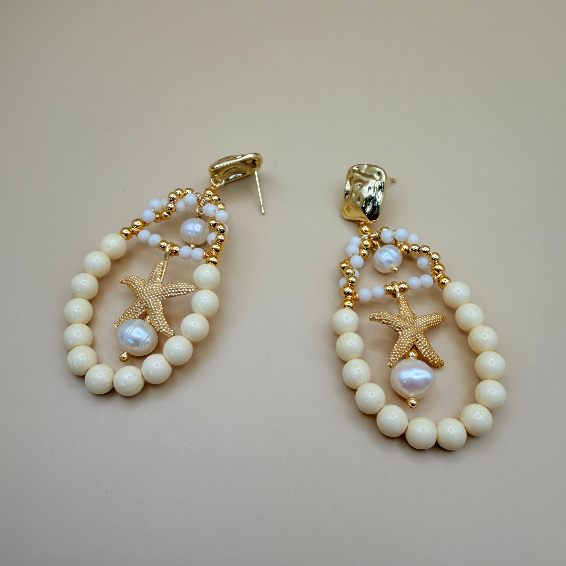 Starfish Elegance – Gold-Plated Earrings with Pearls & Ivory Beads