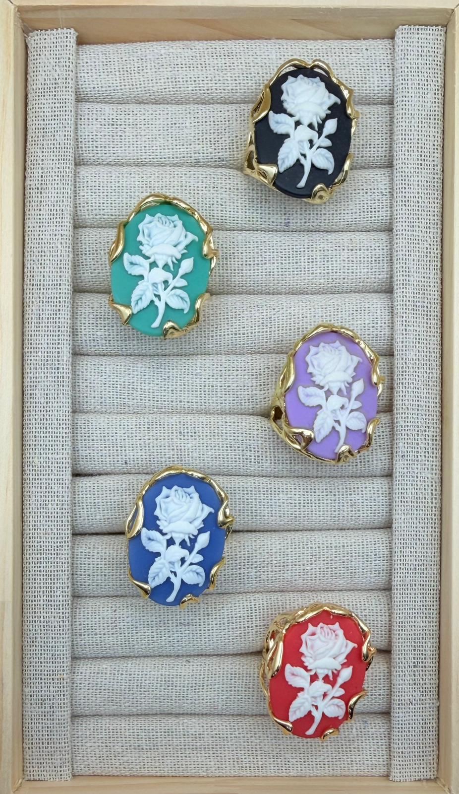 Rosa Cameo – Gold Stainless Steel Vintage Ring